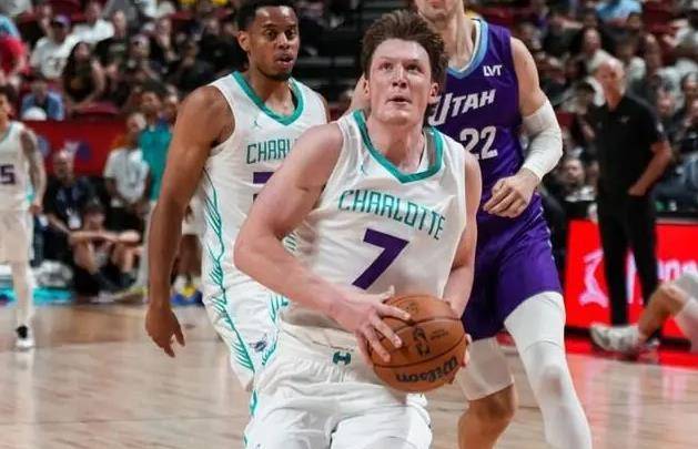 包含今晚突围战来临，夏洛特黄蜂围绕NBA常规赛防线松动，信心回归，轮换策略成焦点的词条-优德棋牌