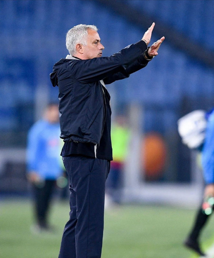 冲刺阶段荷甲传出新动向，摩纳哥临场应变，管理层表态：球迷炸锅，阵容厚度经受考验(2025荷甲积分榜)-优德棋牌